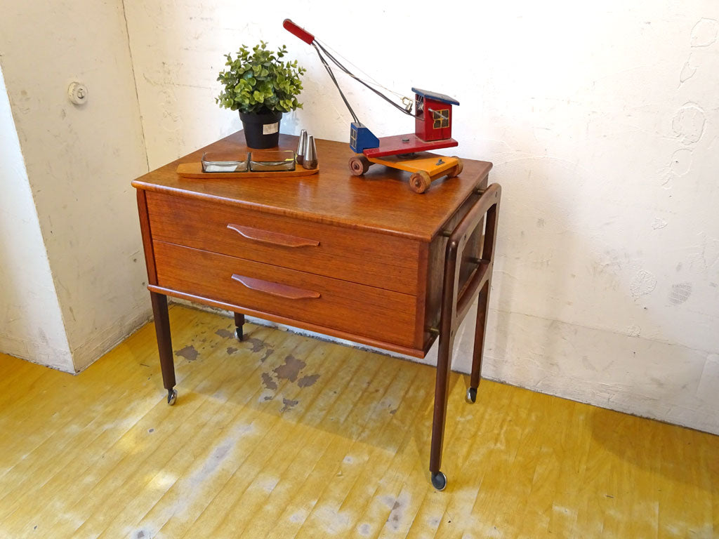 デンマーク ビンテージ DENMARK VINTAGE ソーイング トローリー Sewing Trolley チーク材 ～ 秋から冬へ、編み物の季節ですね！