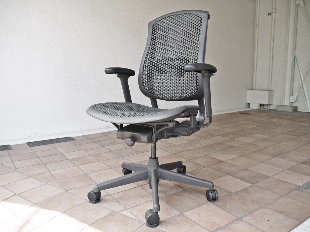 ハーマンミラー Herman Miller セラチェア Celle Chair デスクチェア オフィスチェア グラファイトカラー 定価￥134,200- ～セルが生む柔軟性 ～