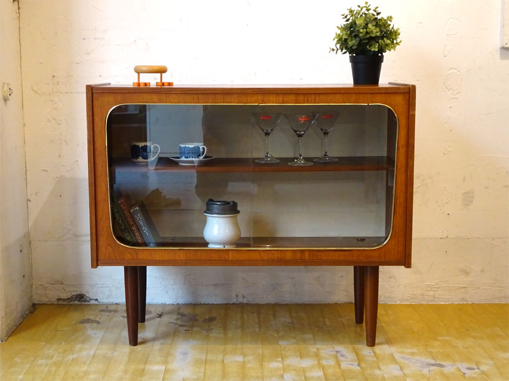 UK ビンテージ ミニ サイドキャビネット Mini Side cabinet ミッドセンチュリーデザイン 下北沢店 中古品 買い取りしました。