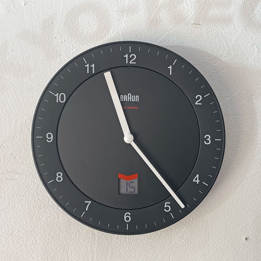 【下北沢店】ブラウン Braun ラジオコントロール ウォールクロック 掛け時計 電波時計 BNC006JJY デートリッヒ・ルブス 買取させていただきました。