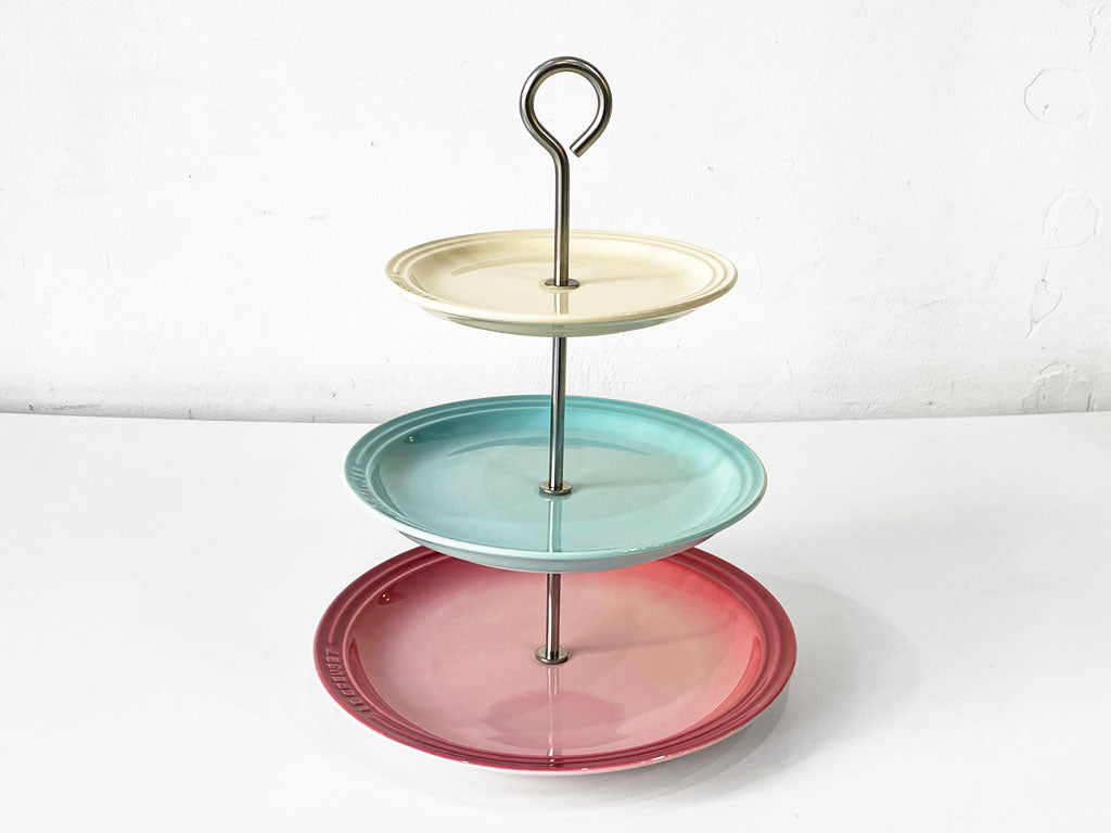 ルクルーゼ LE CREUSET アフタヌーンティー 3段トレイ ケーキトレイ パステルカラー 日本未販売カラー 希少 中古品 買い取りしました。