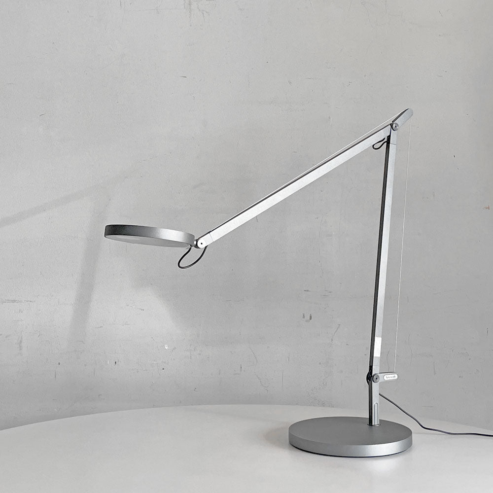 【自由が丘店】アルテミデ Artemide デメトラ DEMETRA LED テーブルライト デスクライト 無段階調光機能 深澤直人 展示品 箱付き 参考定価￥126,500- 買取させていただきました。