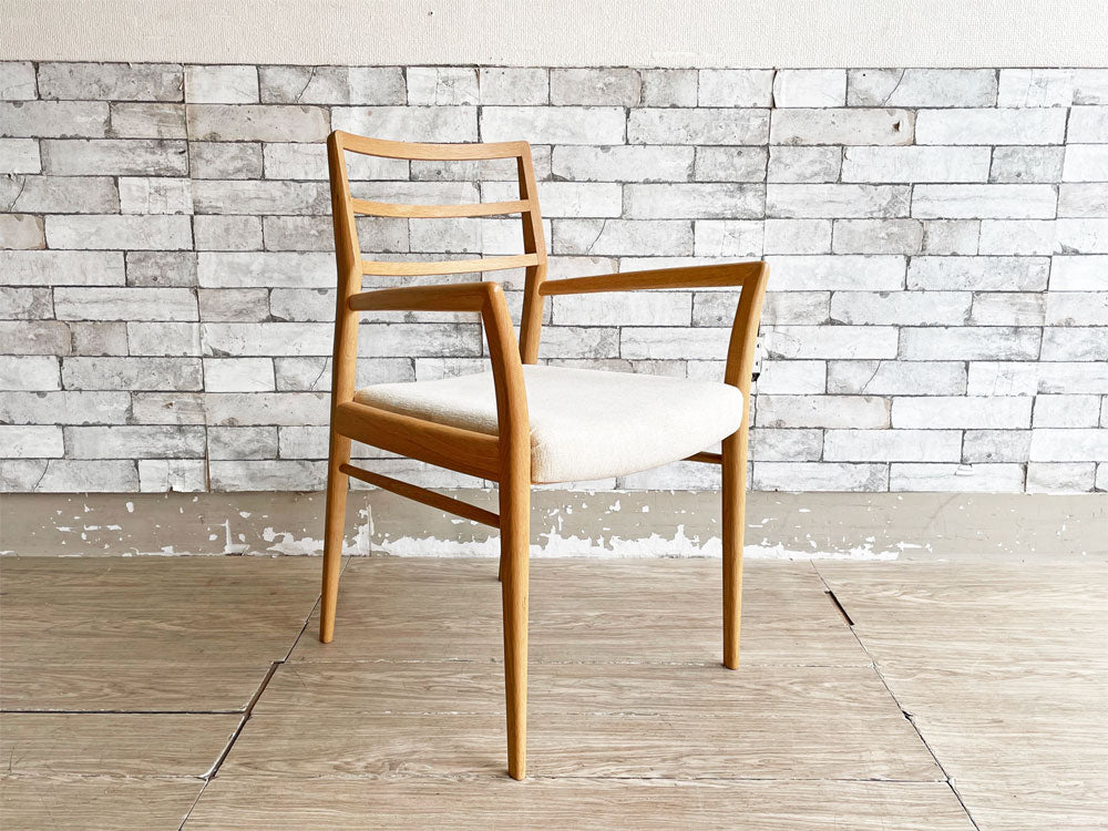フクラ HUKLA D690/01 アームチェア ダイニングチェア ナラ材 定価￥89,250- 中古品 買い取りしました。
