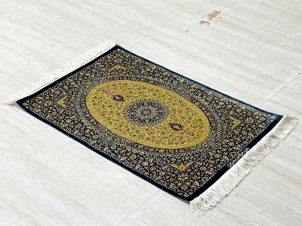 ペルシャ絨毯 Persian Rug 90×60cm 玄関マット ラグ シルク×縦糸コットン イラン メダリオン オリエンタル 中古品 買い取りしました。
