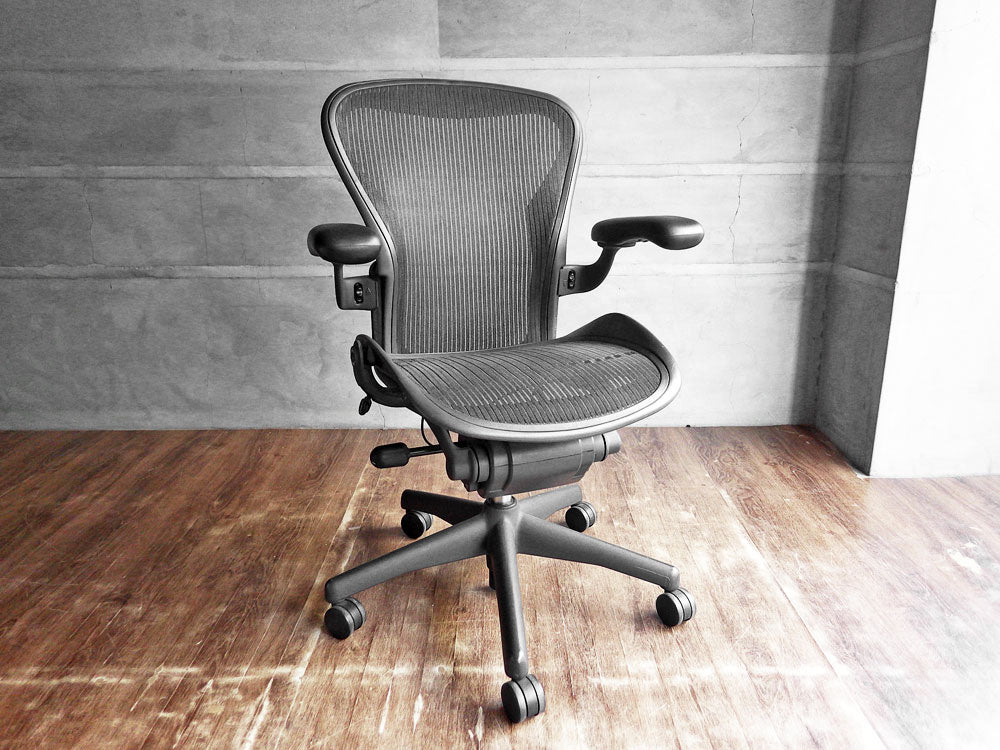 ハーマンミラー Herman Miller アーロンチェア Bサイズ グラファイトベース デスクチェア 現状品 中古品 買い取りしました。