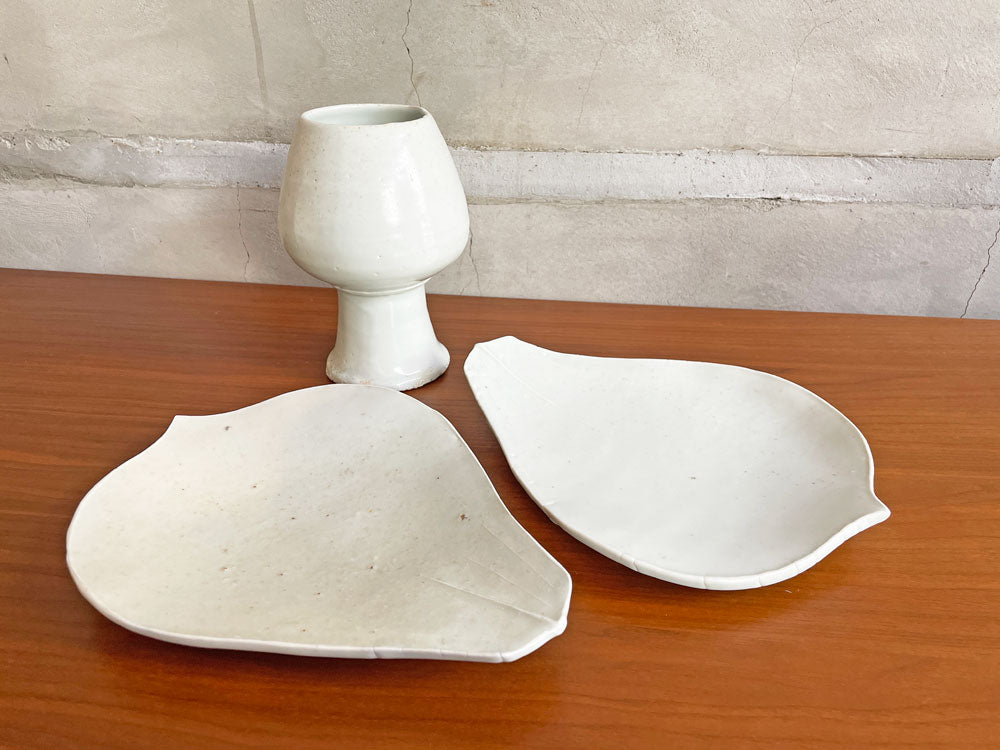 森岡由利子 白磁 連華皿 リーフプレート2枚 ＆ フラワーベース 現代作家 陶芸家 現代作家 中古品 買い取りしました。