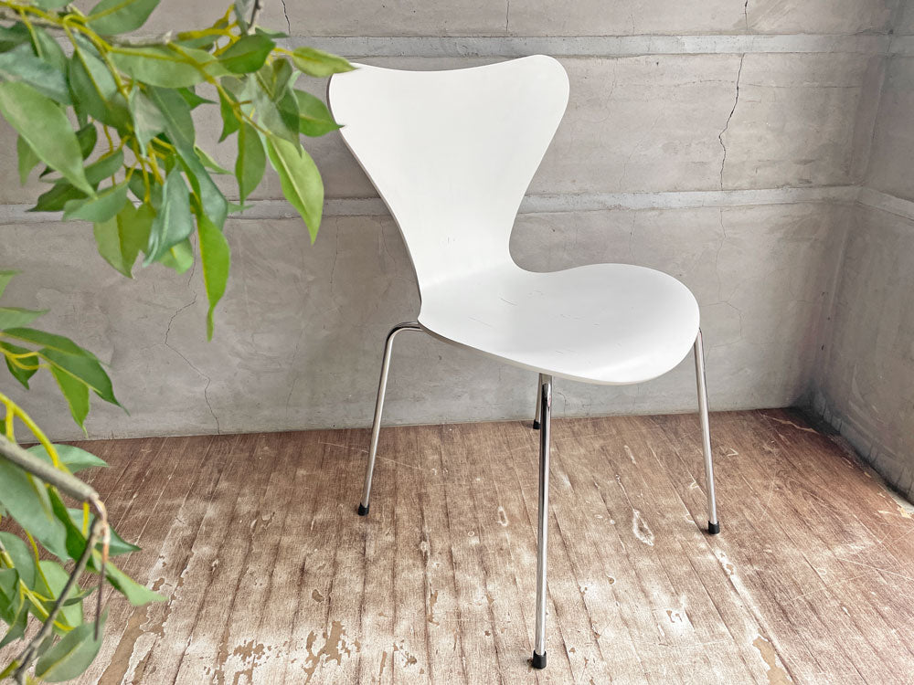 フリッツハンセン Fritz Hansen セブンチェア ダイニングチェア スタッキングチェア ラッカー仕上げ ホワイト 2002年製 アルネ・ヤコブセン デンマーク 北欧家具 中古品 買い取りしました。