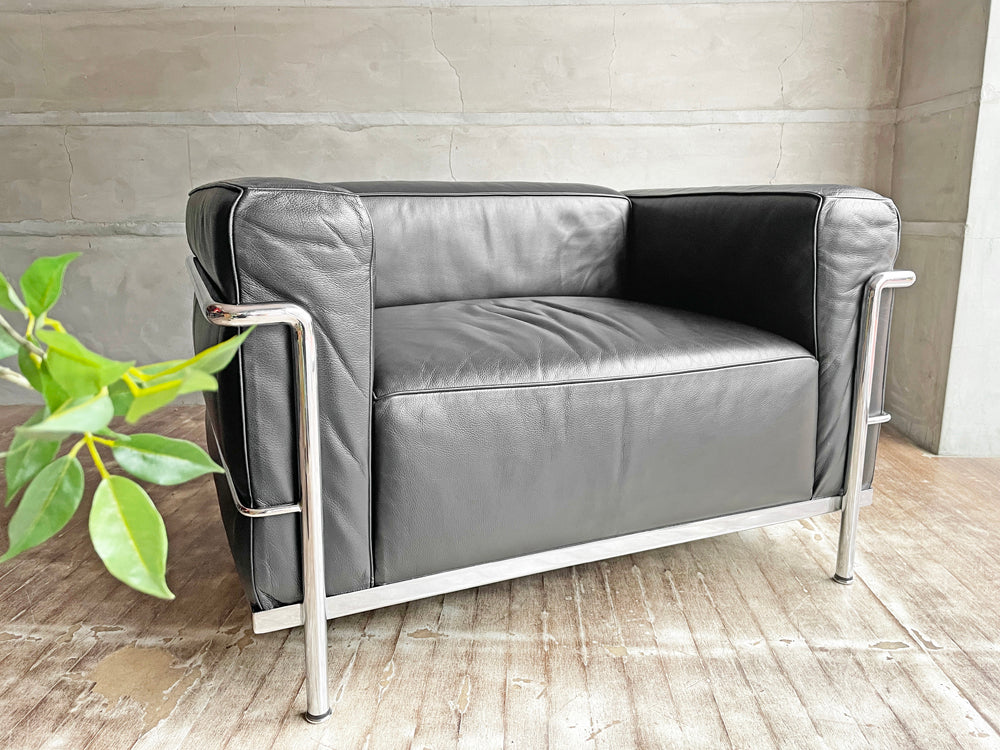カッシーナ Cassina LC3 グラン コンフォール 1Pソファ アームチェア 本革 FX ル・コルビュジェ MoMA永久所蔵品 モダンデザイン 定価979,000円 中古品 買い取りしました。