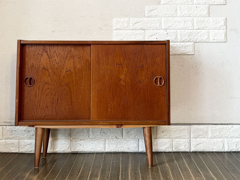 デンマークビンテージ Danish Vintage チーク材 スモールキャビネット W80cm 扉収納 棚板1枚 北欧家具  中古品  買い取りしました。