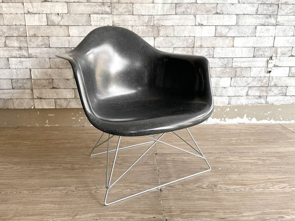 ハーマンミラー Herman Miller アームシェルチェア LAR 現行FRP製 ブラック キャッツクレイドル ラウンジベース ジンク C&R イームズ 中古品 買い取りしました。