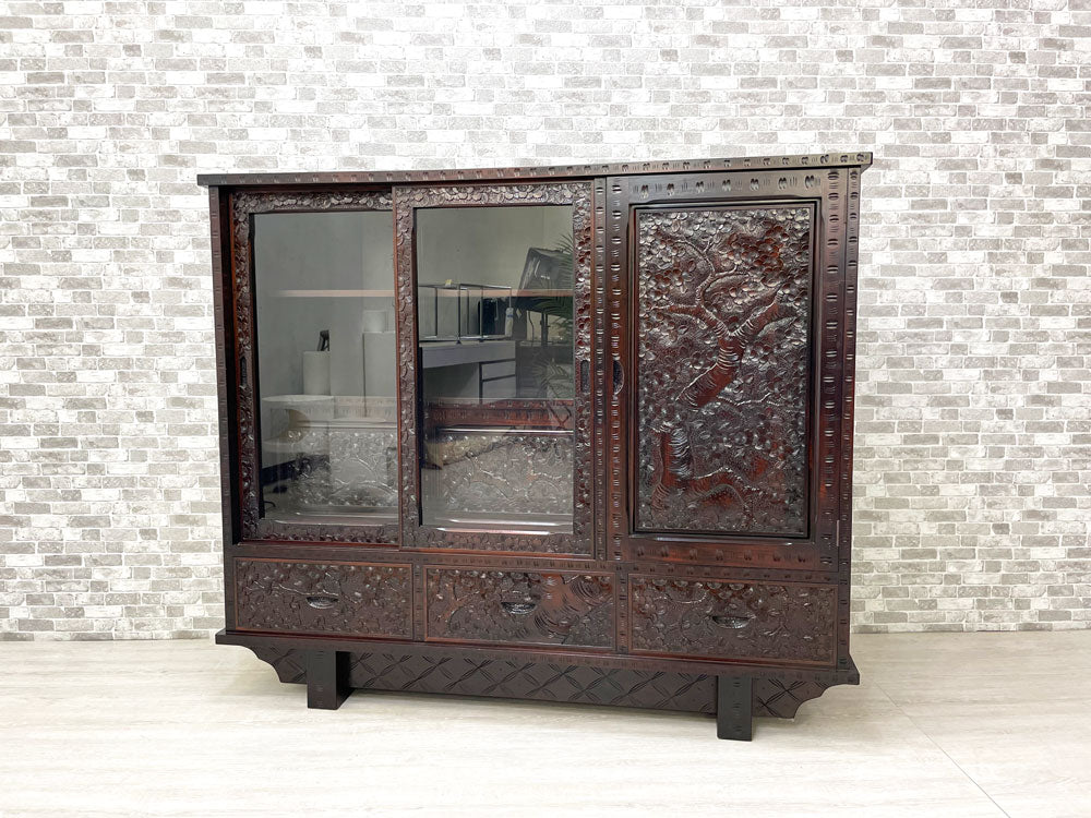 軽井沢彫 リビングボード ガラスキャビネット ワイドキャビネット W136.5 桜彫刻 民芸家具 伝統工芸品 中古品 買い取りしました。