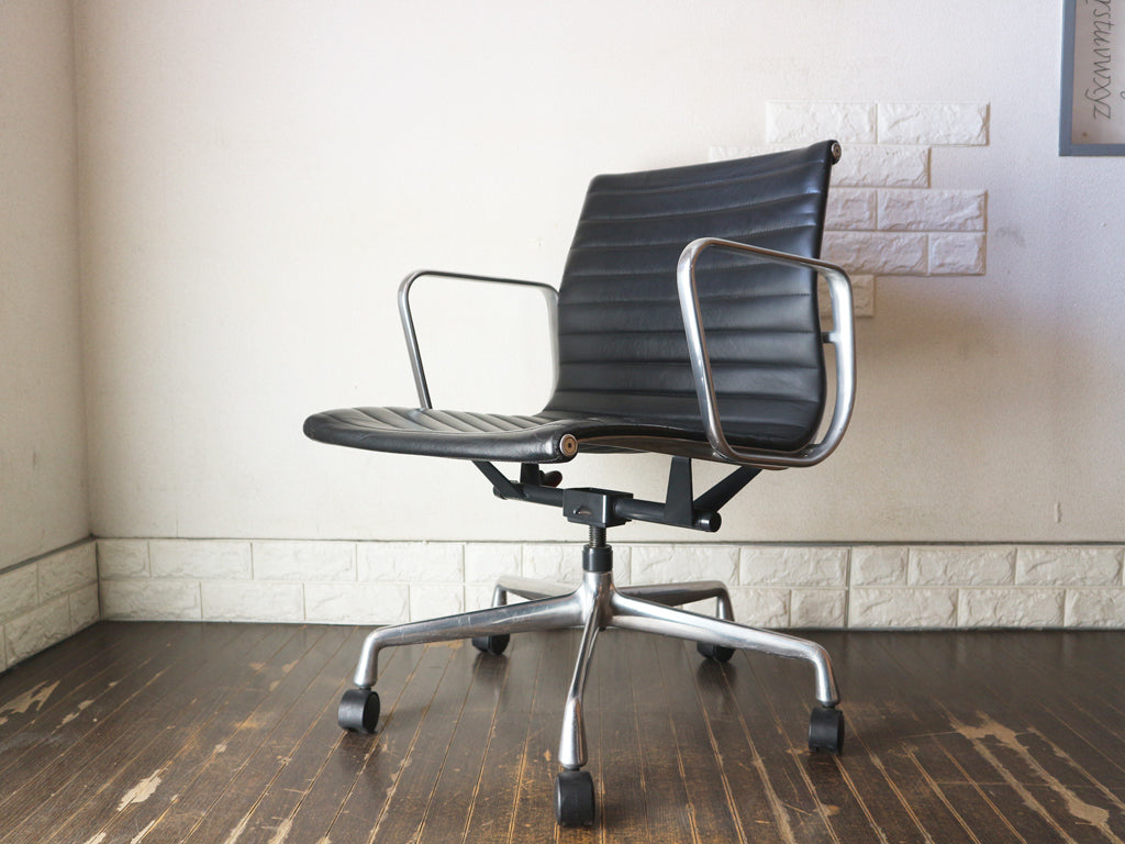 ハーマンミラー Herman Miller アルミナムグループ マネージメントチェア 本革 ブラック ローバック イームズ 　中古品  買い取りしました。