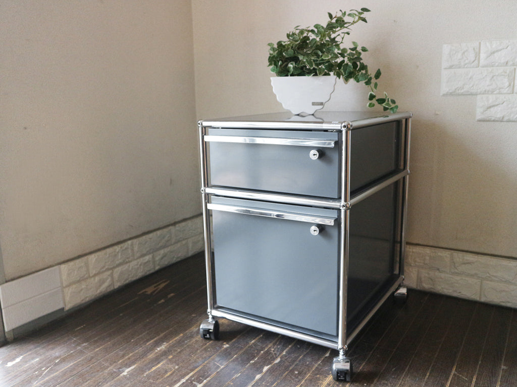 ユーエスエムハラー USM Haller モジュラーファニチャー Modular Furniture ハラーシステム ロールボーイ ワゴン デスクキャビネット アントラサイト 鍵付き B 中古品  買い取りしました。