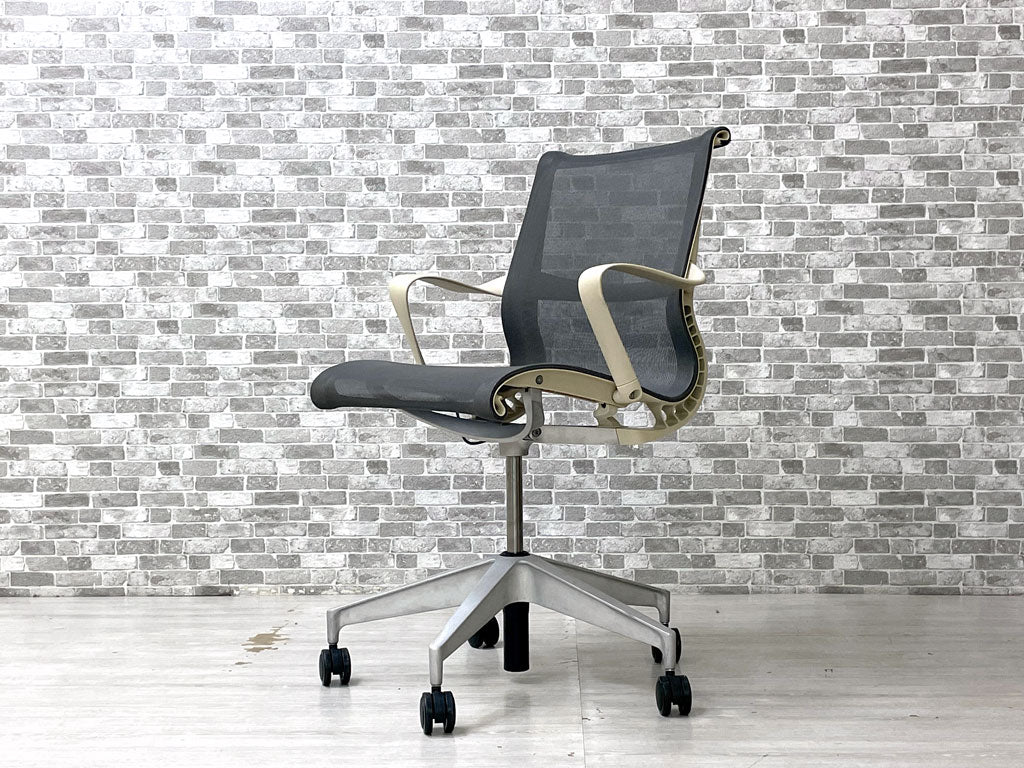 ハーマンミラー Herman Miller セトゥーチェア Setu Chair マルチパーパスチェア メッシュシート 5本脚タイプ 昇降機能付 定価￥133,100- 中古品 買い取りしました。