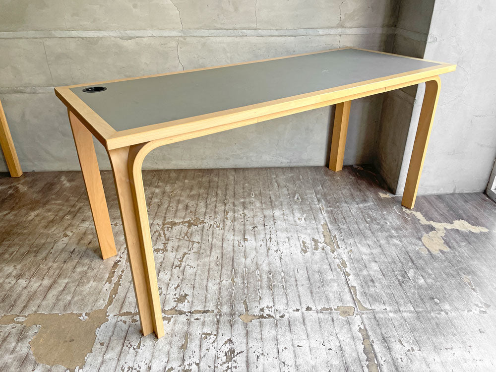 マグナスオルセン Magnus Olesen デスク リノリウム × ビーチ材 W150×Ｄ60cm 配線孔あり R・ティエセン＆J・ソーレンセン 北欧 デンマーク  中古品 買い取りしました。