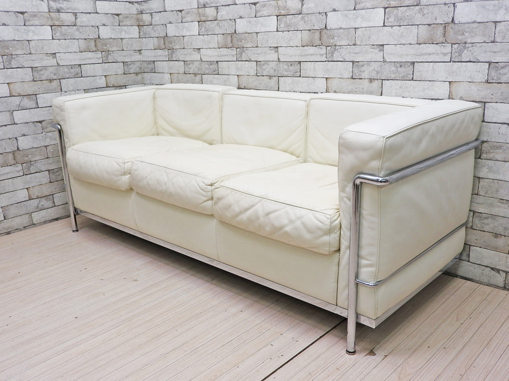 カッシーナ Cassina LC2 ソファ 3S ポリエステルパッディング仕様 ル・コルビュジェ グランコンフォール ホワイト×クローム MoMA永久所蔵品 定価:168万 中古品 買い取りしました。