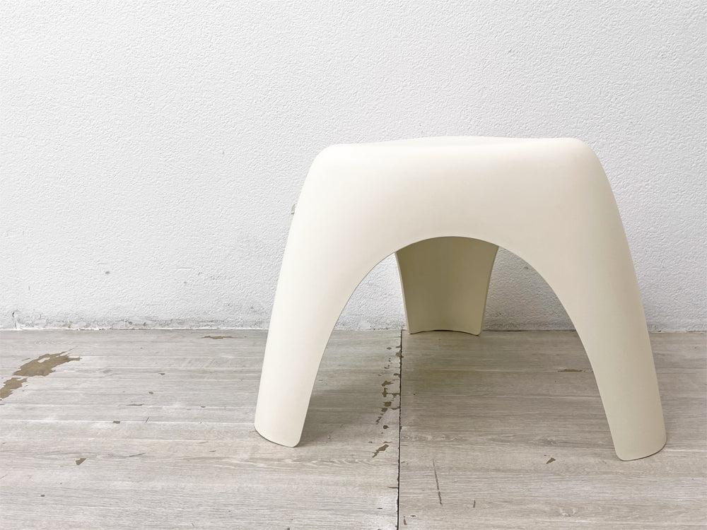 ヴィトラ vitra エレファントスツール Elephant Stool ホワイト ポリプロピレン製 柳宗理 ミッドセンチュリー 名作家具 MoMA 永久収蔵品  中古品 買い取りしました。