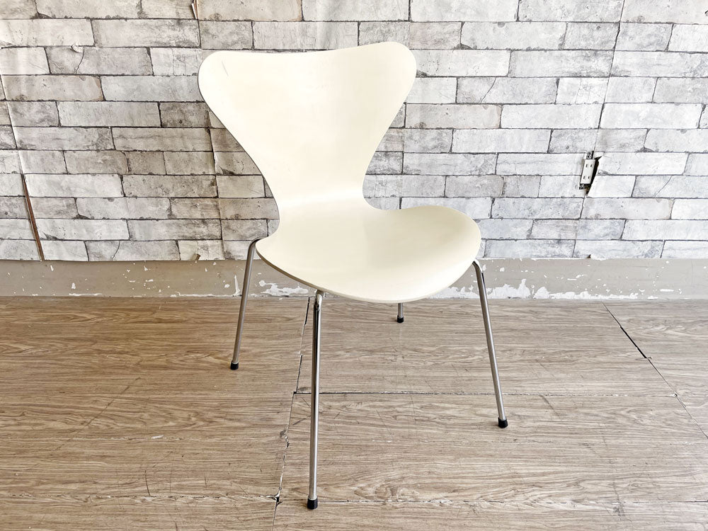 フリッツハンセン Fritz Hansen セブンチェア ダイニングチェア スタッキングチェア ラッカー仕上げ 1990年製 ホワイト アルネ・ヤコブセン デンマーク 北欧家具 ヤケ有 中古品 買い取りしました。