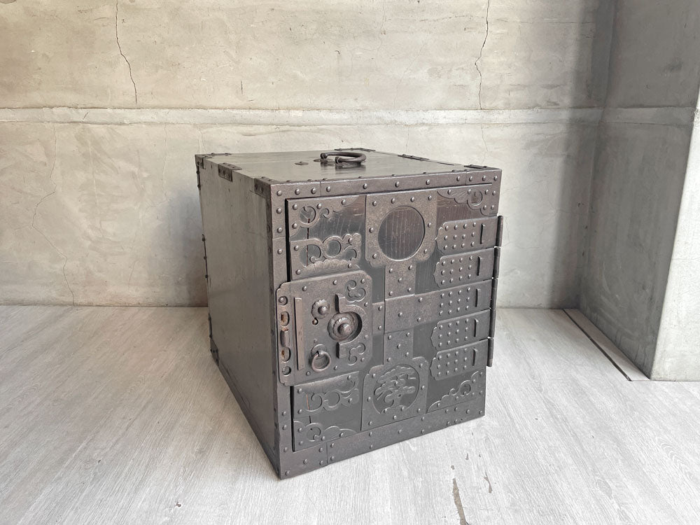 ジャパンビンテージ 船箪笥 懸硯 酒田型 チェスト 三国箪笥 時代箪笥 鉄金具 伝統工芸 無垢材 和家具 古家具 中古品 買い取りしました。