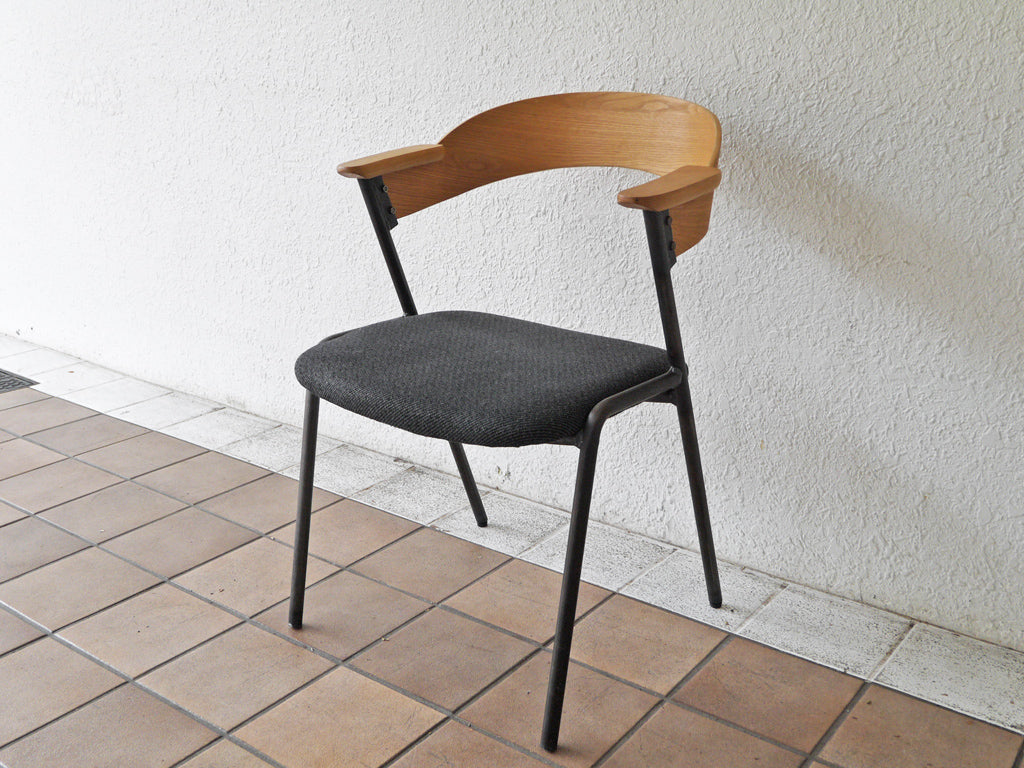 アデペシュ a.depeche ダニス danis ダイニングチェア ショートアーム チャコールモッシュブラック アッシュ材 カフェスタイル 中古品 買い取りしました。