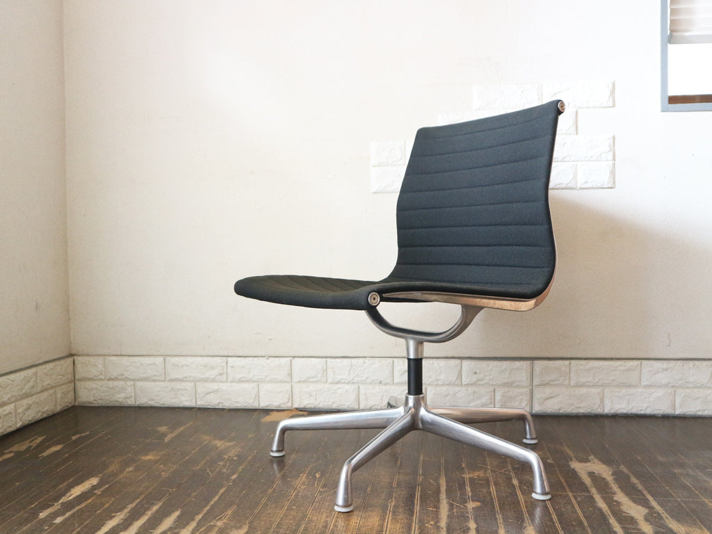 ハーマンミラー Herman Miller アルミナムグループ サイドチェア 5本脚 アームレス ローバック クレープファブリック リコリッシュ C&Rイームズ　中古品  買い取りしました。