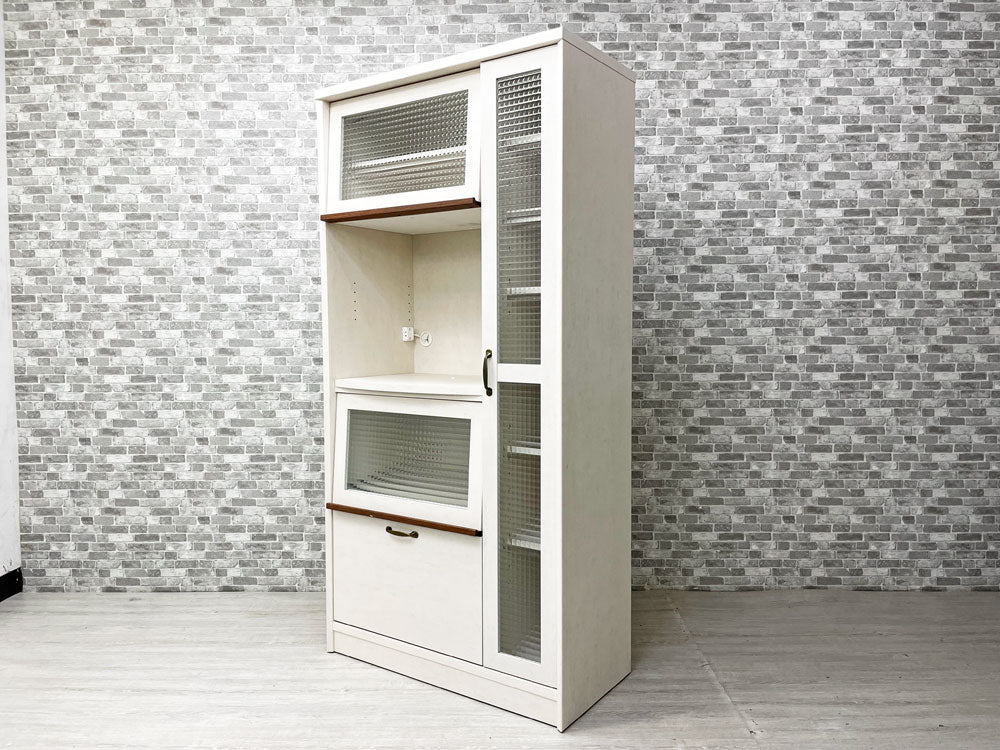 ビーカンパニー B-COMPANY クルム Krumm キッチンボード カップボード 食器棚 キャビネット ホワイト チェッカーガラス  中古品 買い取りしました。