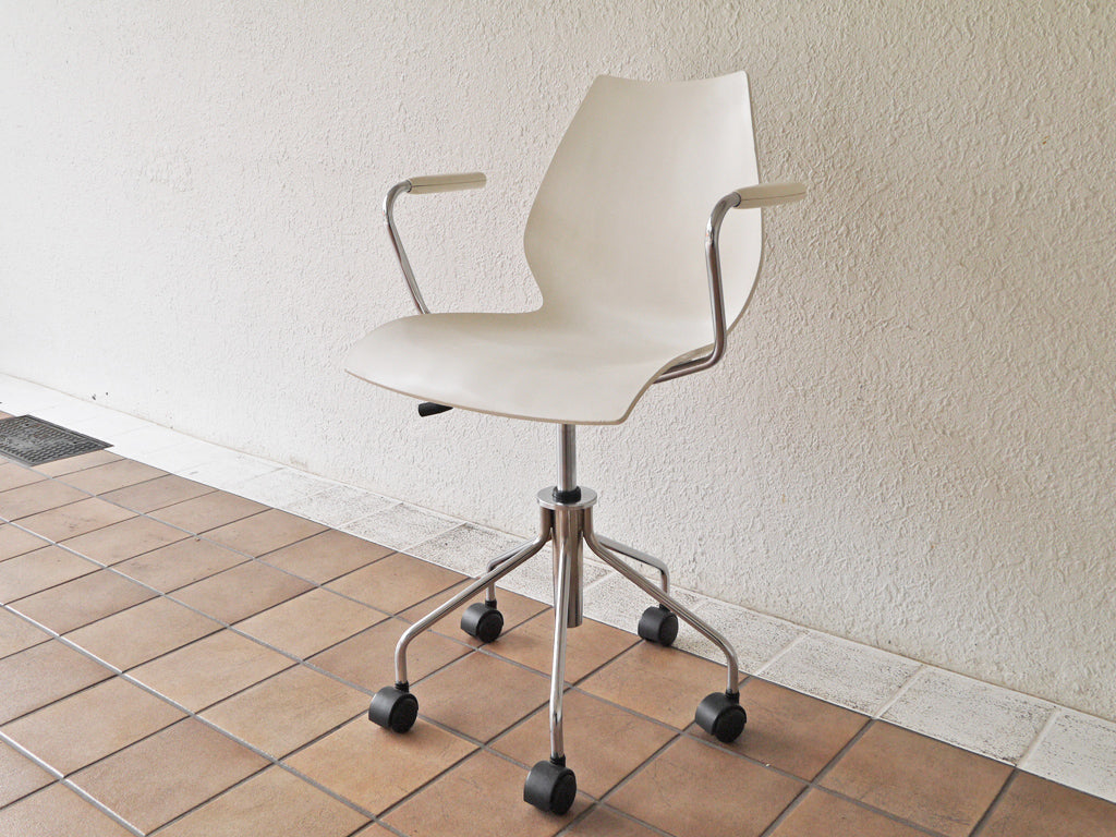カルテル Kartell マウイチェア Maui 昇降 キャスター付 ホワイト ヴィコ・マジストレッティ デザイン イタリア 中古品 買い取りしました。