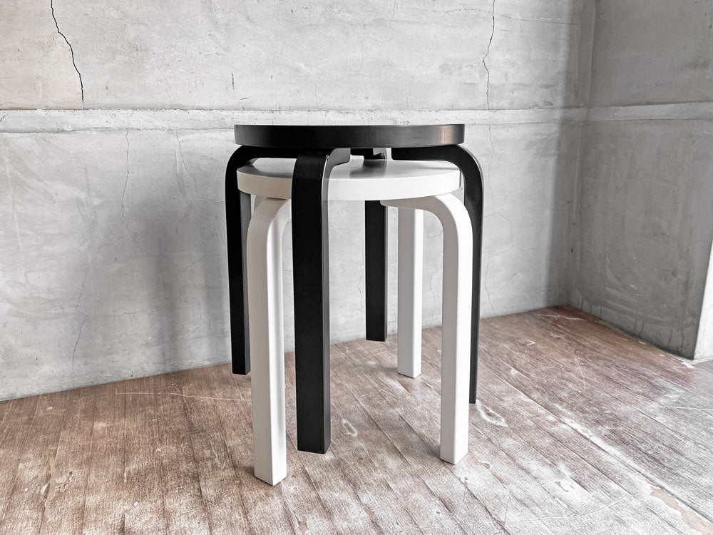 アルテック artek スツールE60 80周年記念モデル スツール オールブラックラッカー 4本脚 ＆ ホワイトラッカー 4本脚 アルヴァ・アアルト 北欧家具 中古品 買い取りしました。