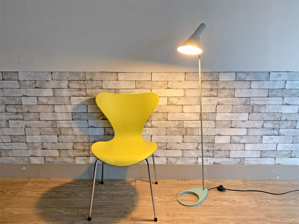 ルイスポールセン Louis Poulsen AJ フロアランプ フロアライト ペール・ペトローリアム アルネ・ヤコブセン 北欧 定価\135,300-   中古品  買い取りしました。