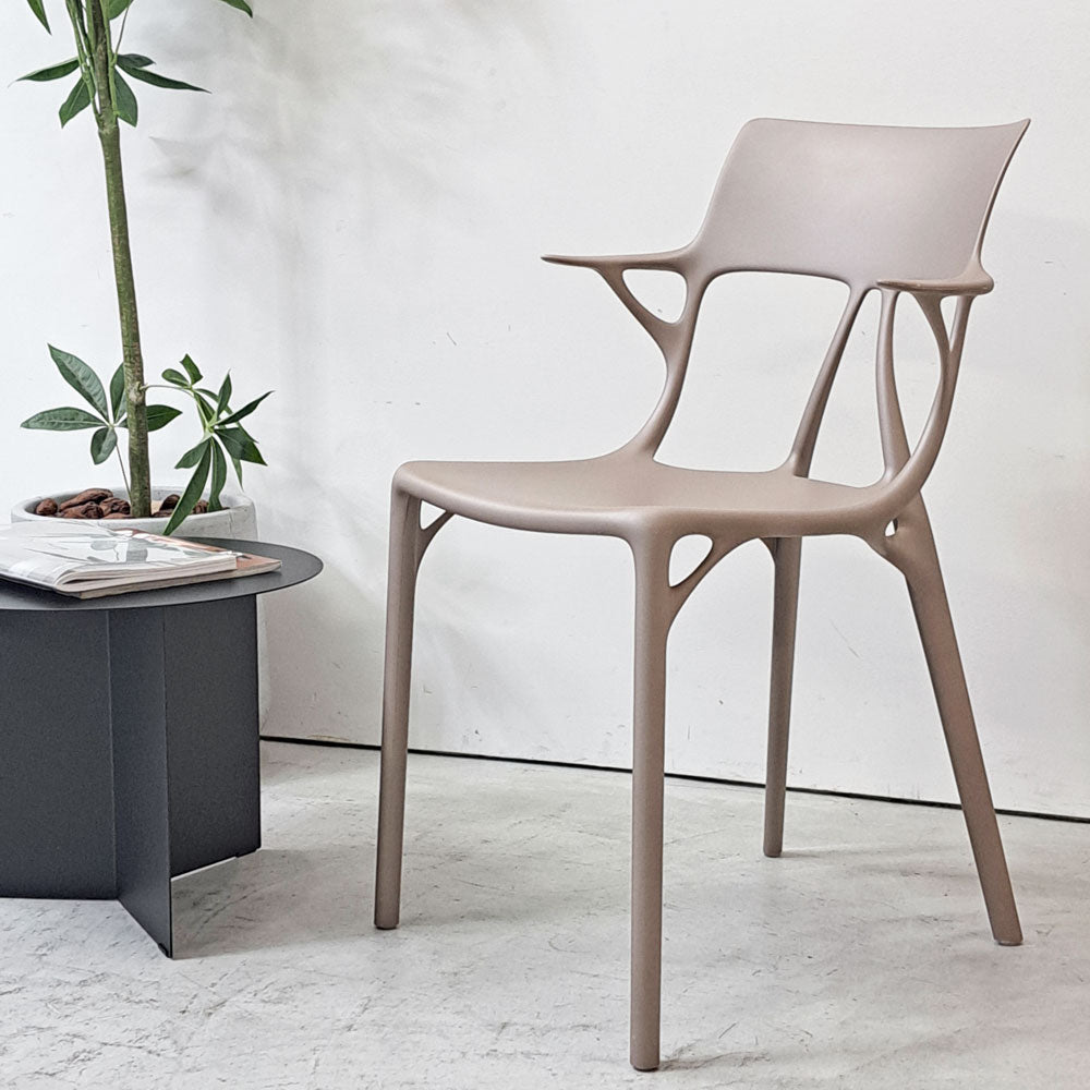 【祖師ヶ谷大蔵店】カルテル Kartell エーアイ A.I. チェア ダイニングチェア サイドチェア グレイ ポリプロピレン フィリップ・スタルク イタリアモダン 買取させていただきました。
