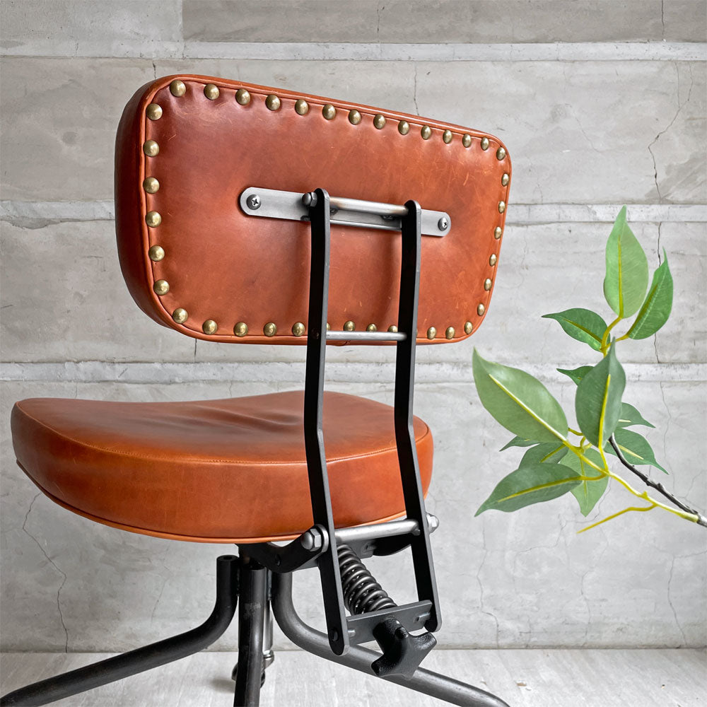 【学芸大学店】トラックファニチャー TRUCK FURNITURE デスクワークチェア DESKWORK CHAIR アームレス キャスター付き 牛革 L-8 BROWN 回転式昇降 買取させていただきました。