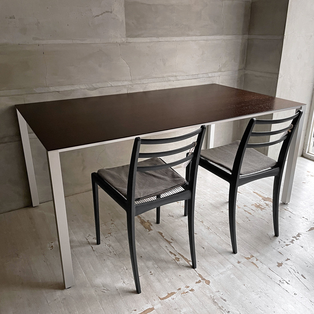 カッシーナイクスシー Cassina ixc. エアーフレーム AIR FRAME 3004 VO ダイニングテーブル オーク材 ダークブラウン デヴィッド・チッパーフィールド ～美しすぎる軽さ、強さ、細さ～