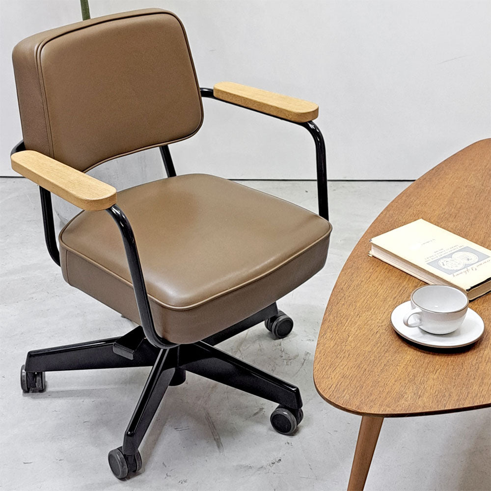 ヴィトラ vitra フォトゥイユ ディレクション ピボタン Fauteuil Direction Pivotant デスクチェア オフィスチェア ジャン・プルーヴェ ～その普通に座る～
