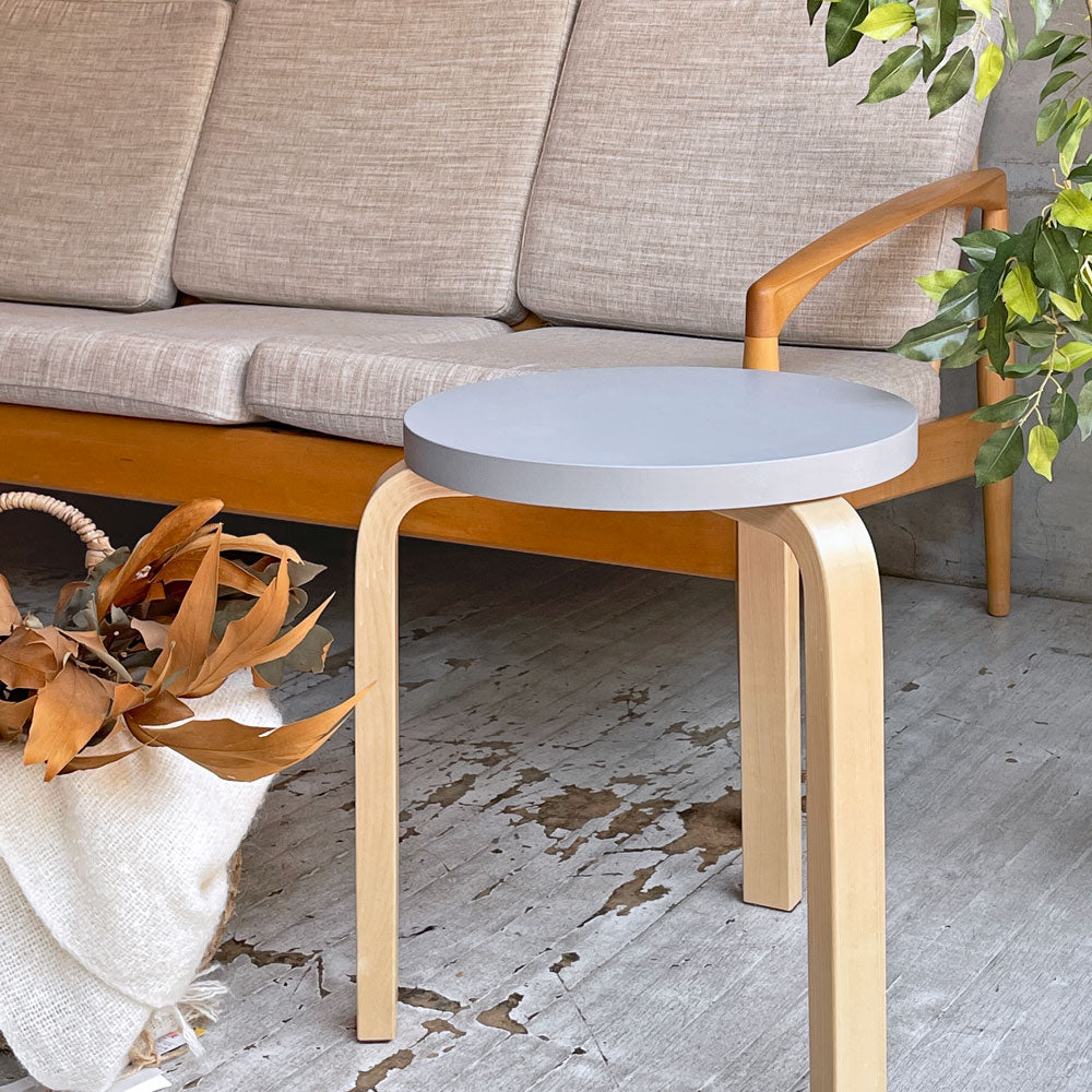 【学芸大学店】アルテック artek スツール60 Stool60 スツール 3本脚 グレーラッカー アルヴァ・アアルト 北欧家具 定価￥48,400- 買取させていただきました。