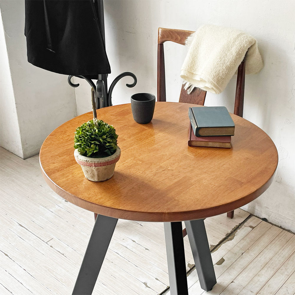 【下北沢店】かなでもの KANADEMONO ザ・カフェテーブル THE CAFE TABLE Black Steel 3pin ラウンド ラバーウッド天板 スチール Φ60cm 買取させていただきました。