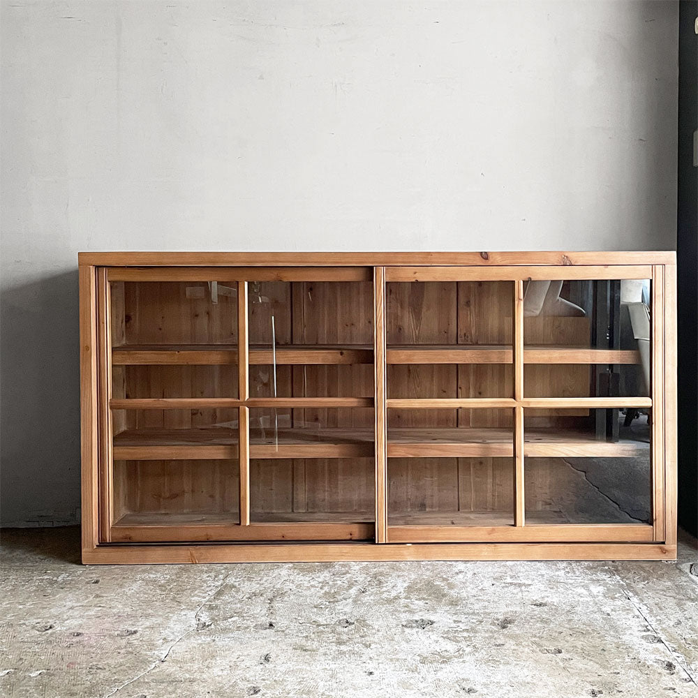 【自由が丘店】クラッシュゲート CRASH GATE ノットアンティークス Knot Antiques ハチス サイドキャビネット w175cm 杉古材 ガラス 展示美品 買取させていただきました。