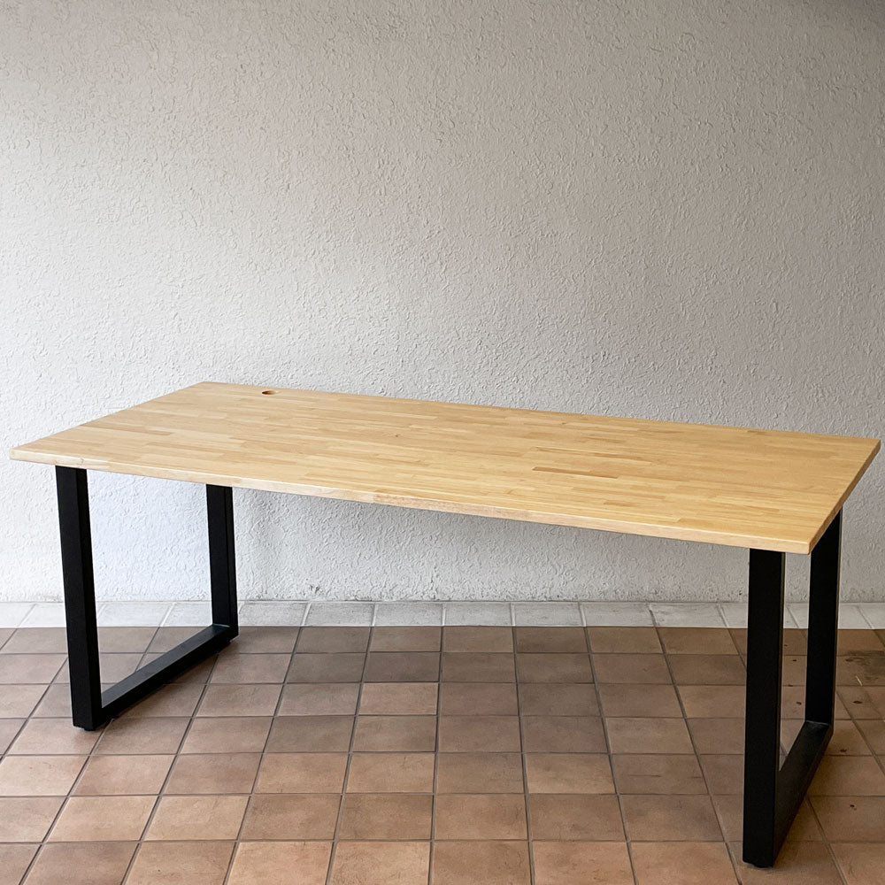 【用賀店】かなでもの KANADEMONO ザ・テーブル THE TABLE ダイニングテーブル デスク ラバーウッド無垢材 W180 x D80 cm スチール スクエアレッグ ブラック 買取させていただきました。