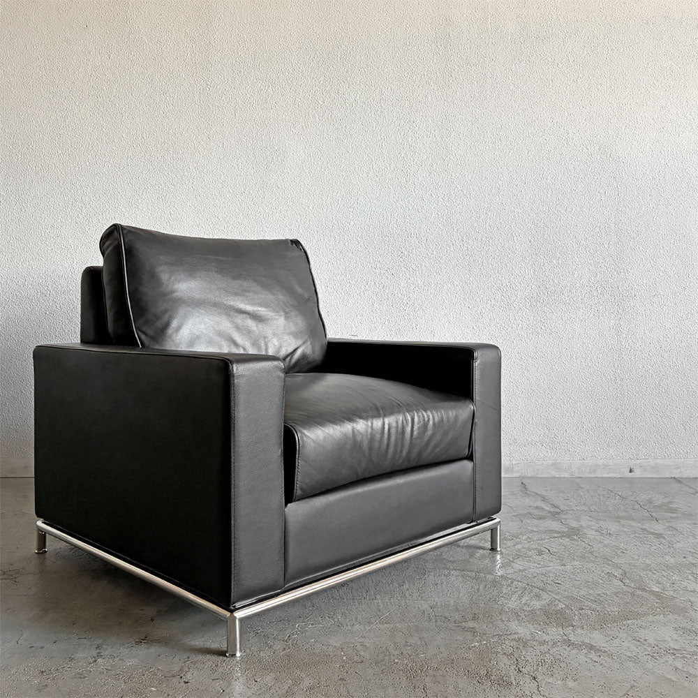 【登戸BASE店】クラスティーナ Crastina ウルティマ ULTIMA 1シーターソファ 1人掛け 本革 ブラックレザー フェザークッション モダンデザイン 買取させていただきました。