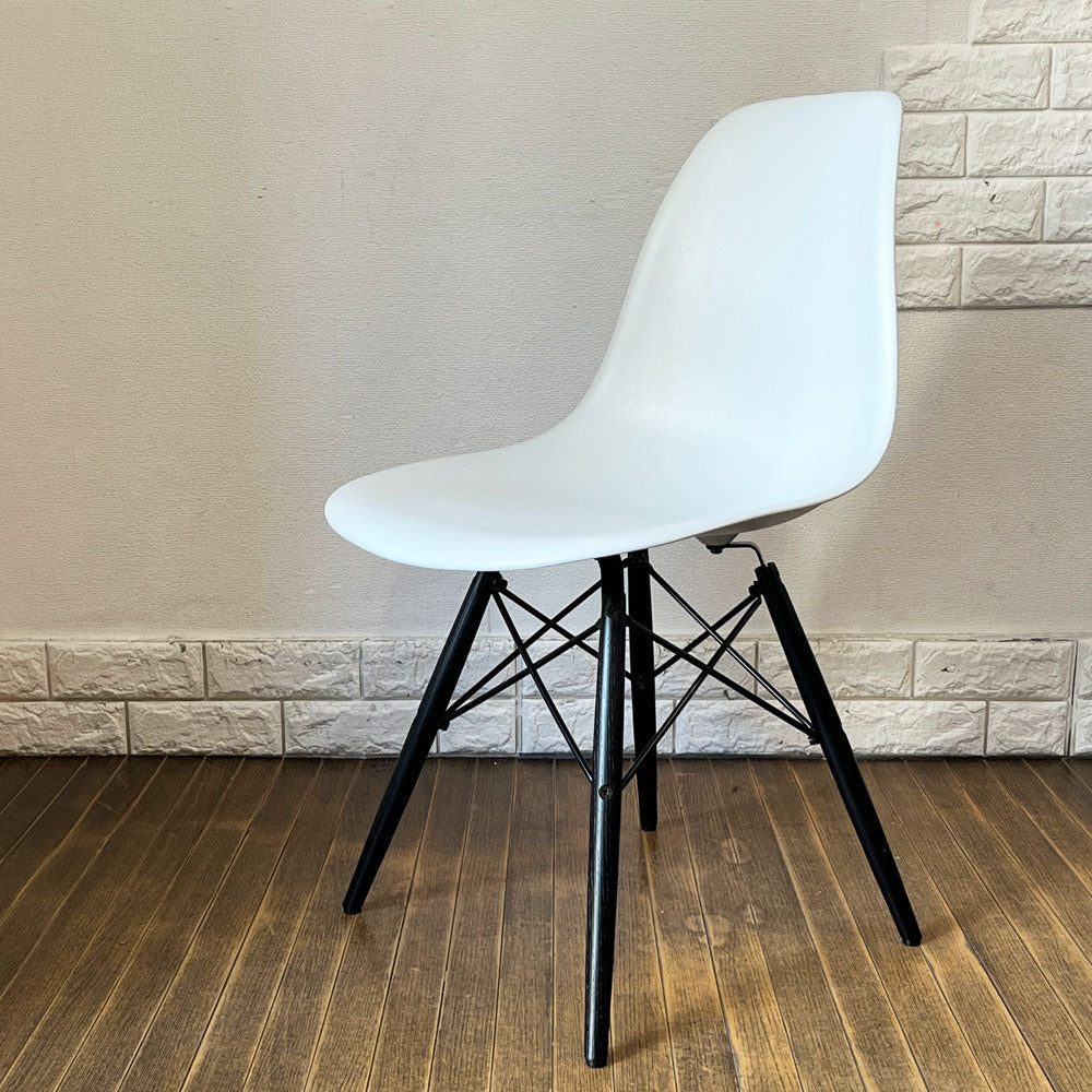 【経堂店】ハーマンミラー HermanMiller サイドシェルチェア ドゥエルレッグ DSW アルパイン × エボニー ポリプロピレン製 イームズ ミッドセンチュリー 買取させていただきました。