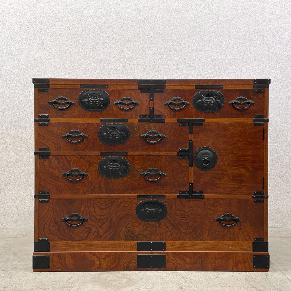 【登戸BASE店】民芸箪笥 欅材 4段抽斗5杯 整理ダンス チェスト W120cm 鍵付き 買取させていただきました。