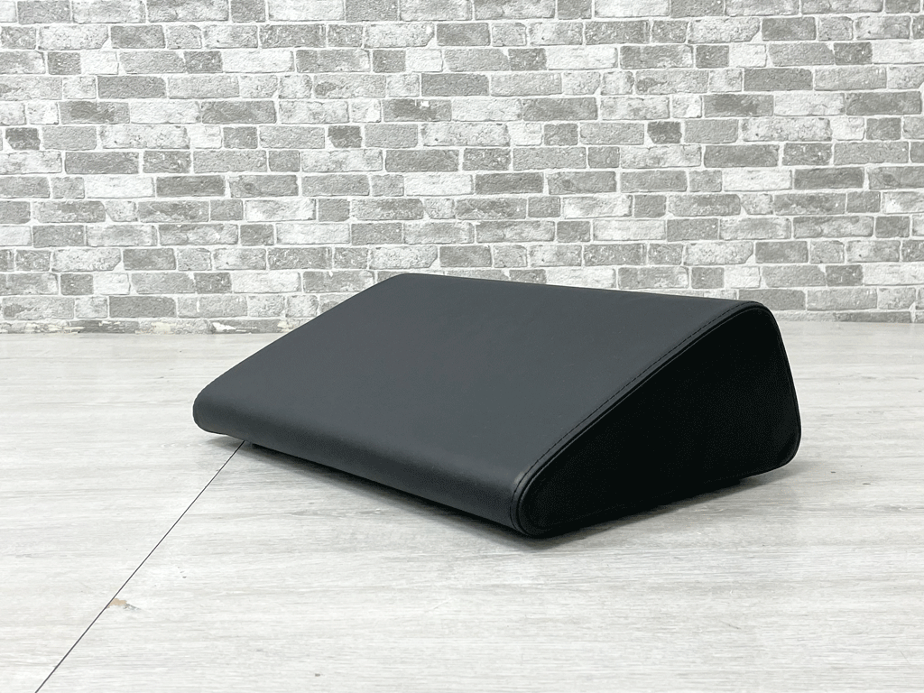 ハーマンミラー Herman Miller フットピロー Foot Pillow 本革 ブラック 足置き デスクワーク ビル・スタンフ 買い取りしました。