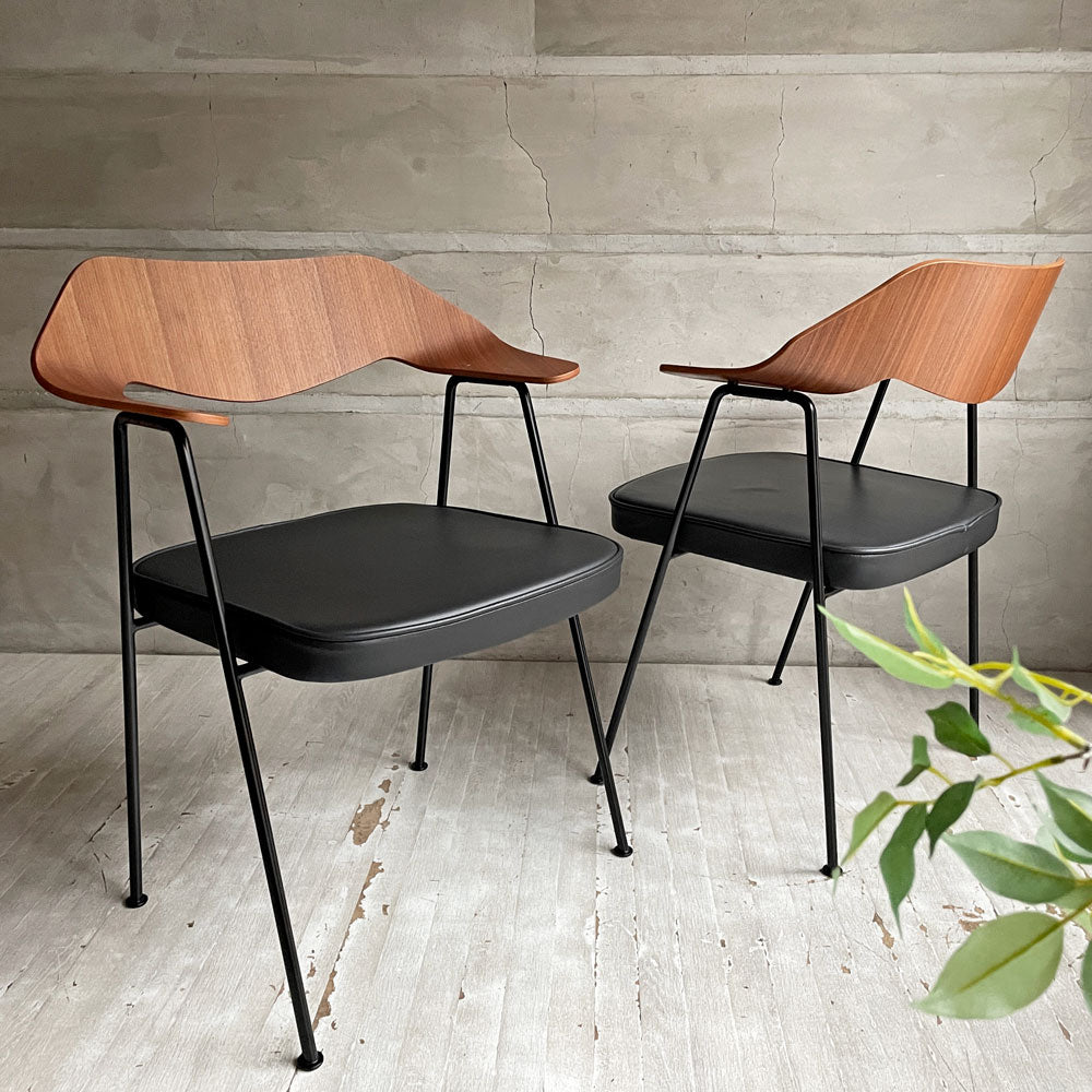 【学芸大学店】ケースファニチャー Case Furniture 675チェア ダイニングチェア アームチェア レザーシート ロビンデイ Robin Day アクタス取扱 2脚 買取させていただきました。