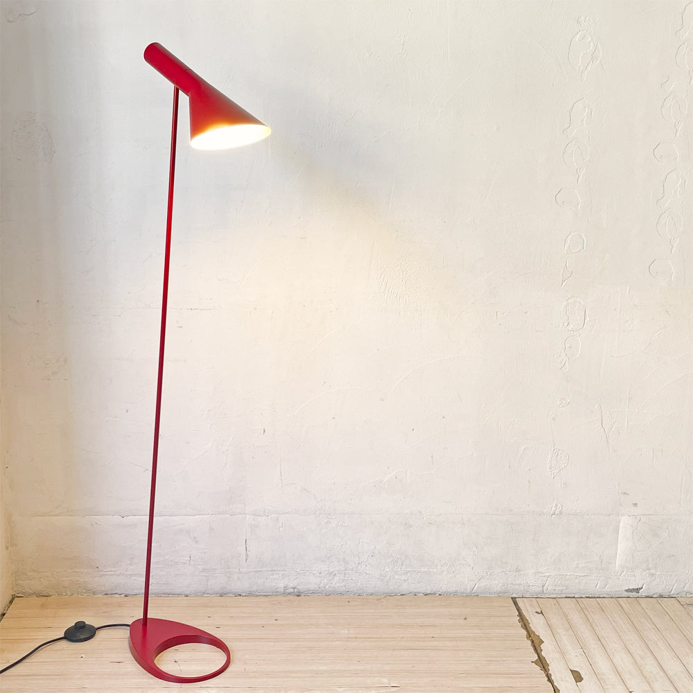 【下北沢店】ルイスポールセン Louis Poulsen AJ フロア AJ Floor フロアライト ラスティーレッド アルネ・ヤコブセン 北欧 名作 廃盤カラー 買取させていただきました。