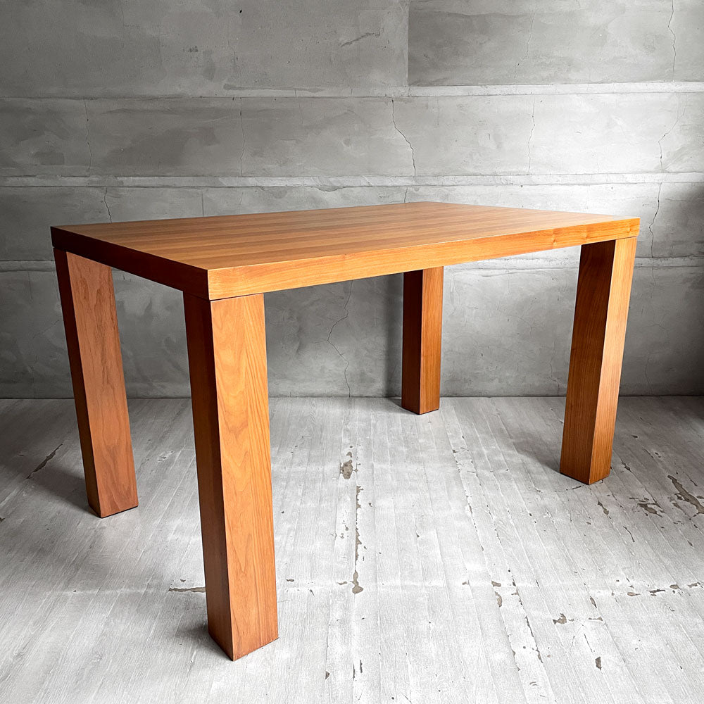 【学芸大学店】モーダエンカーサ moda en casa クラブ club ダイニングテーブル ウォールナット材 W125cm デンマーク 北欧家具 モダンデザイン ♪ 買取させていただきました。