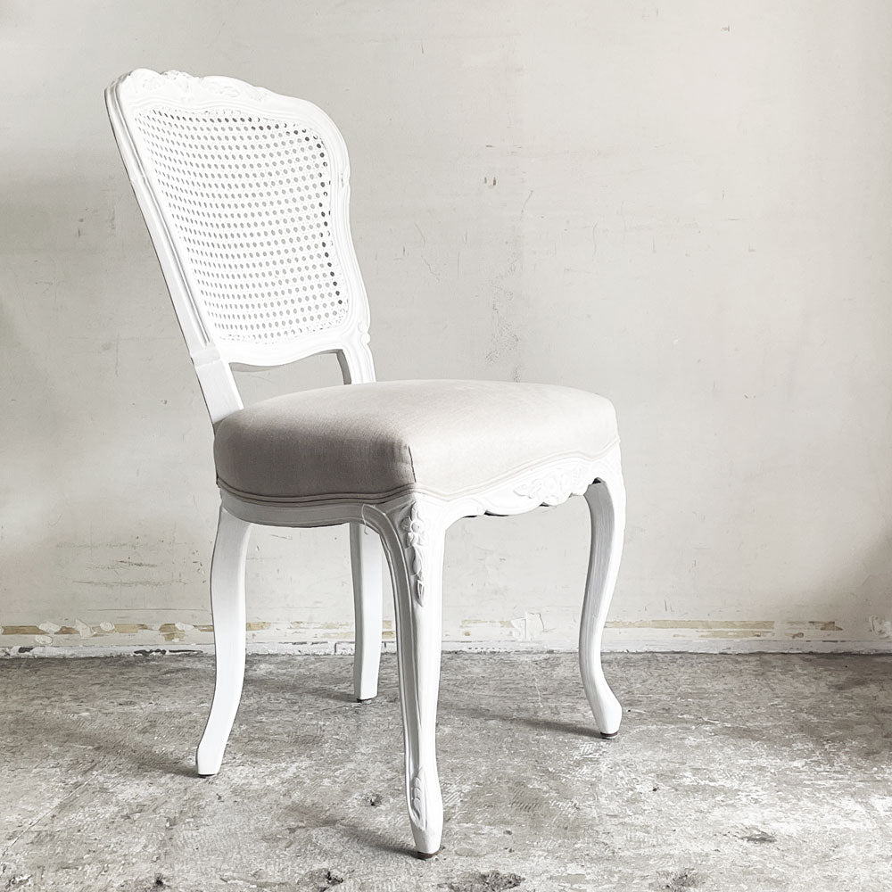 【自由が丘店】サラグレース Sarah Grace SGD デビュー ダイニングチェア DEBUT DINING CHAIR CHARM BD WHITE&NATURAL LINEN ラタンバック アンティーク風 買取させていただきました。