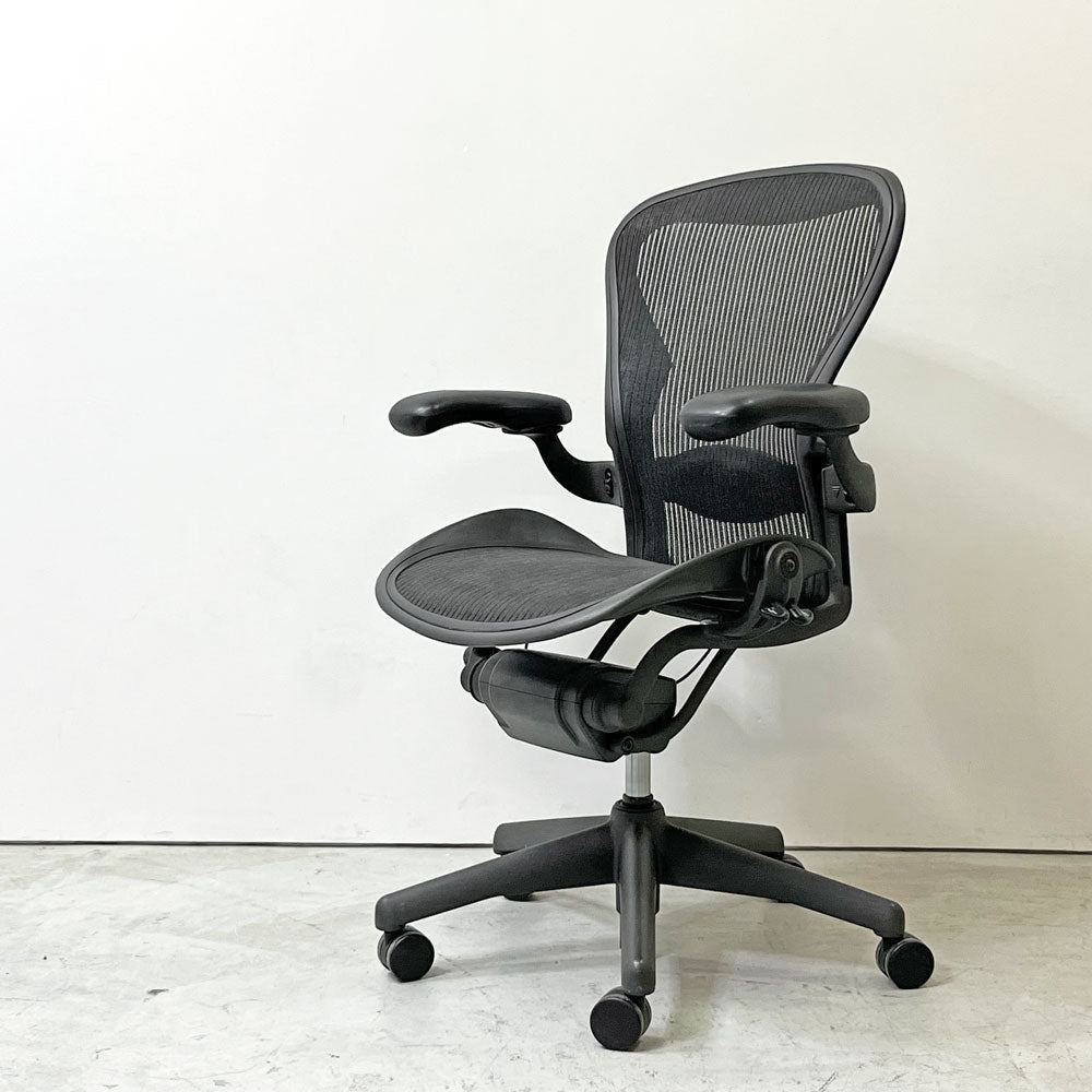 【祖師ヶ谷大蔵店】ハーマンミラー Herman Miller アーロンチェア Bサイズ ランバーサポート フル装備 グラファイトベース ビル・スタンフ ＆ ドン・チャドウィック 現状品 買取させていただきました。