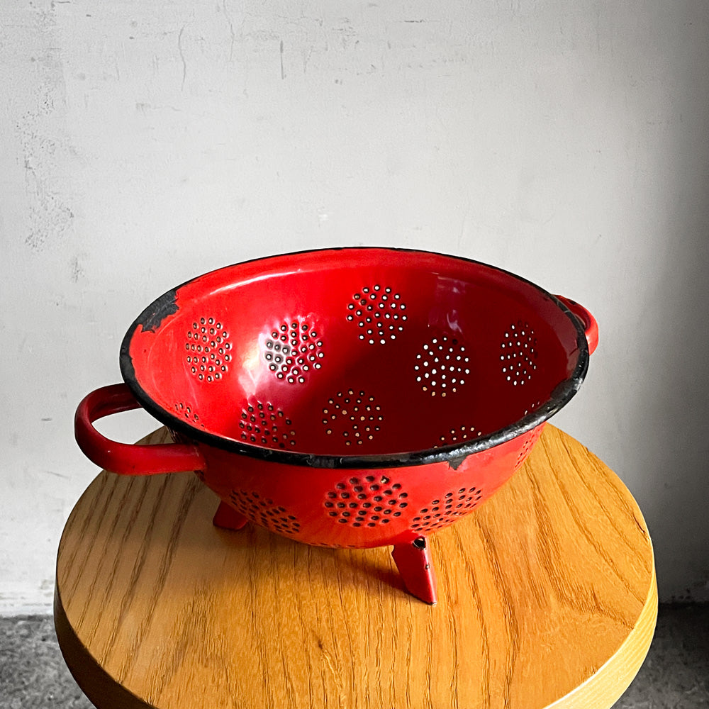 【自由が丘店】フランスビンテージ ホーロー製  水切り ボウルコランダー レッド 買取させていただきました。