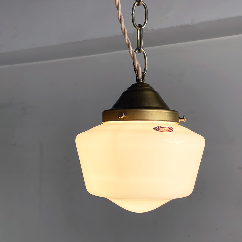 【自由が丘店】ストックマン STOCKMAN スクールハウス 7 ランプ Schoolhouse 7 Lamp ペンダントライト チェーン仕様 ミルクガラス 乳白 真鍮 買取させていただきました。