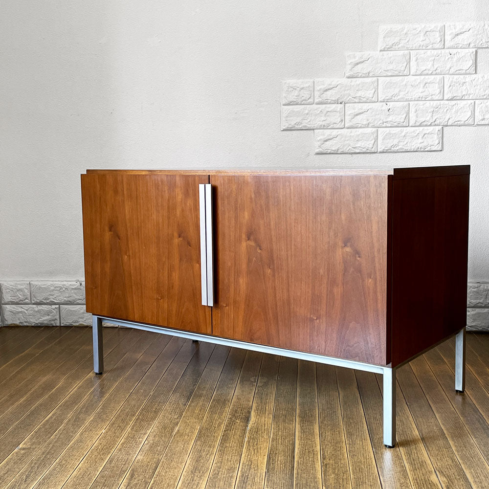 【経堂店】イデー IDEE シェナーダ SHENADA ローキャビネット TVボード ウォールナット材 × ステンレス W85cm モダンデザイン 買取させていただきました。