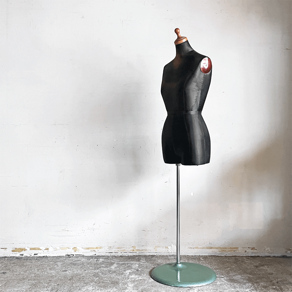 【自由が丘店】トルソー マネキン ボディー レディース ブラック 店舗什器 オブジェ 買取させていただきました。